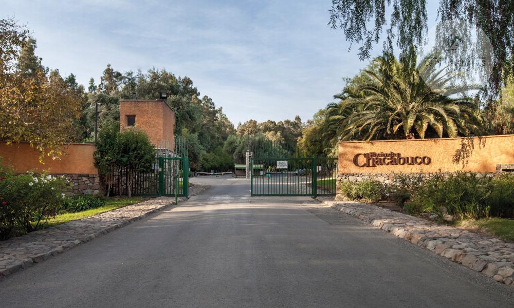 LV PROPIEDADES VENDE HERMOSA PARCELA EN HACIENDA CHACABUCO